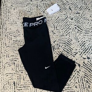 Cropped Nike Pro Leggings
